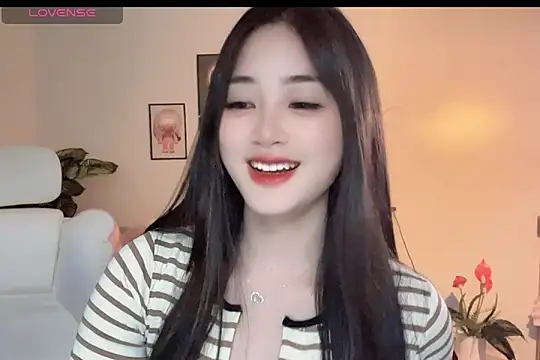 Snapshot of _Aimy_ chatting on November 24, 2025, 6:29 pm Aimy online show from November 24, 2025, 6:29 pm