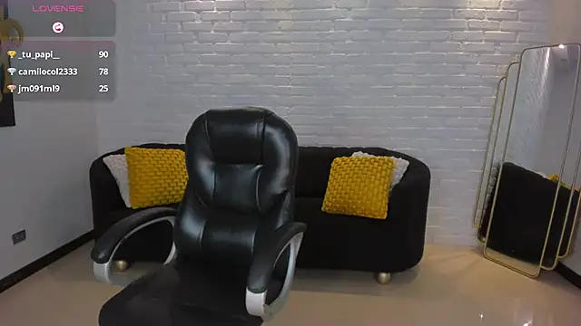 VeronicaCruz  online show from February 14, 2025, 9:56 am