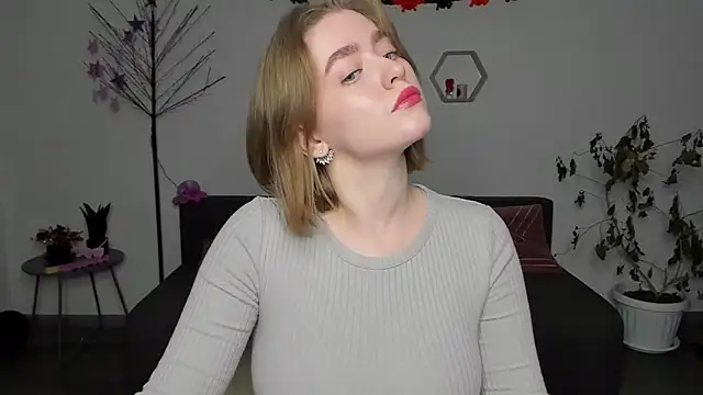 AidaPerry online show from December 11, 2024, 2:22 pm