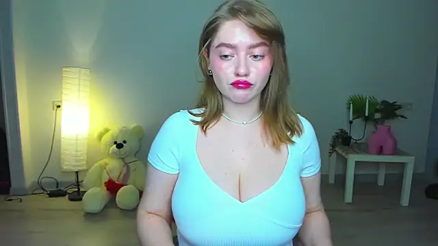 AidaPerry online show from November 21, 2025, 9:13 pm