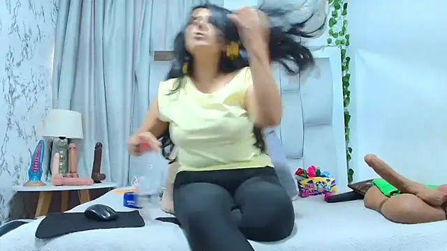 Snapshot of _Marcela__ chatting on October 16, 2025, 12:28 pm Marcela online show from October 16, 2025, 12:28 pm