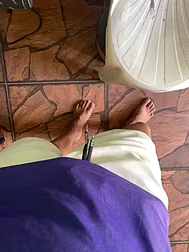 king cum  online show from December 11, 2024, 1:28 pm