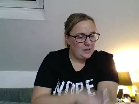 Snapshot of scrummymummy2 chatting on December 30, 2024, 10:12 pm scrummymummy2 online show from December 30, 2024, 10:12 pm