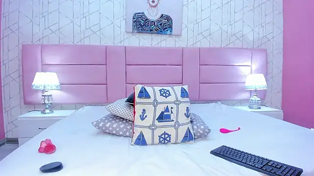 Nahiajhonson  online show from December 5, 2024, 6:11 pm