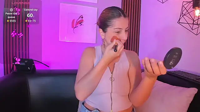 Nahiajhonson  online show from December 15, 2025, 1:37 pm