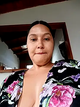 SamaraJay1 online show from May 3, 2026, 1:28 pm