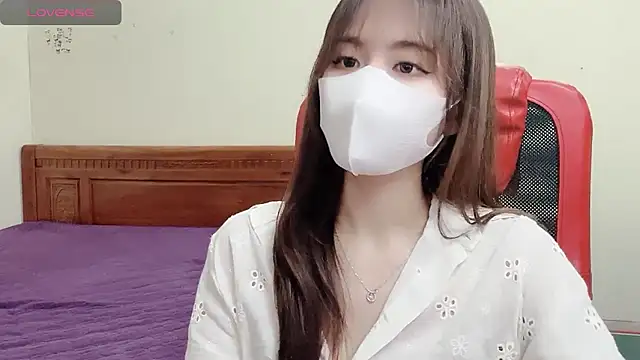 TrinhH Nabbi online show from February 27, 2025, 1:28 pm