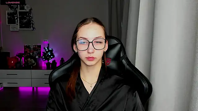 Snapshot of Sm0ly chatting on December 28, 2024, 4:08 am Sm0ly online show from December 28, 2024, 4:08 am