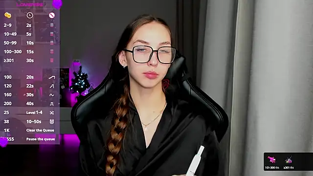 Snapshot of Sm0ly chatting on January 4, 2025, 2:35 am Sm0ly online show from January 4, 2025, 2:35 am