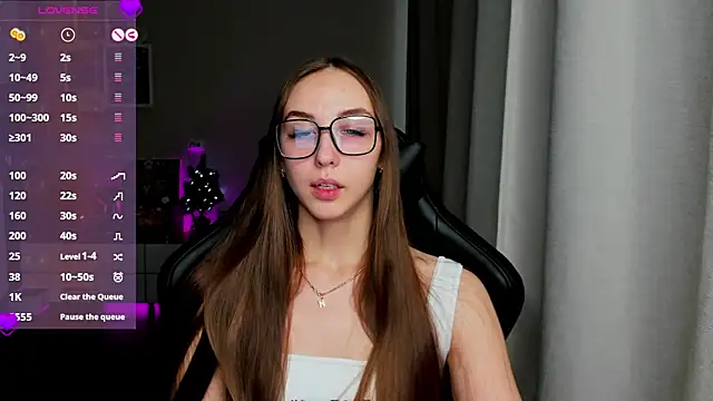 Snapshot of Sm0ly chatting on February 10, 2025, 4:30 am Sm0ly online show from February 10, 2025, 4:30 am