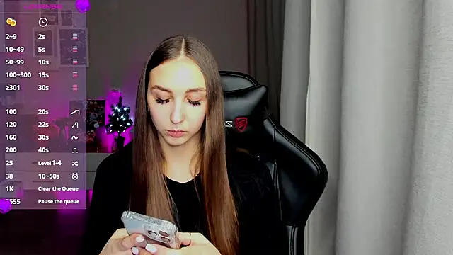 Snapshot of Sm0ly chatting on February 13, 2025, 12:00 pm Sm0ly online show from February 13, 2025, 12:00 pm