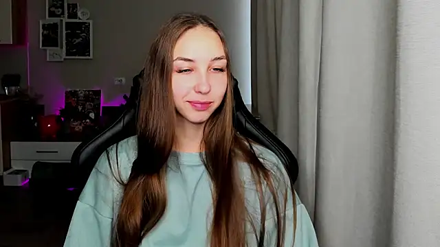 Snapshot of Sm0ly chatting on September 16, 2025, 2:45 am Sm0ly online show from September 16, 2025, 2:45 am