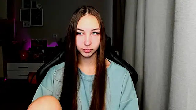 Snapshot of Sm0ly chatting on October 13, 2025, 2:00 am Sm0ly online show from October 13, 2025, 2:00 am