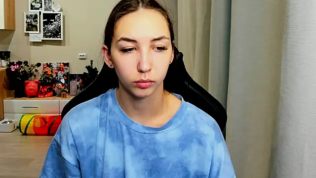 Snapshot of Sm0ly chatting on October 22, 2025, 2:01 am Sm0ly online show from October 22, 2025, 2:01 am