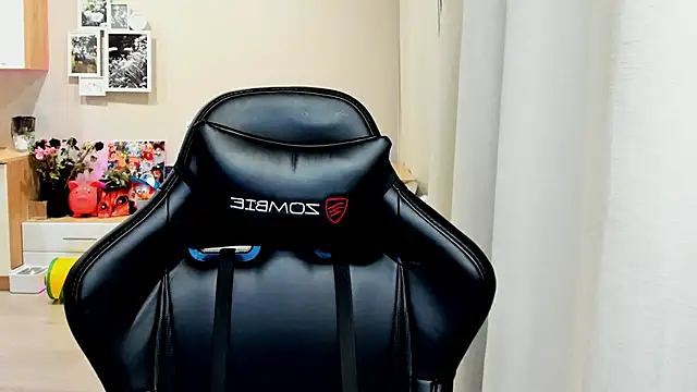 Snapshot of Sm0ly chatting on October 24, 2025, 1:46 am Sm0ly online show from October 24, 2025, 1:46 am