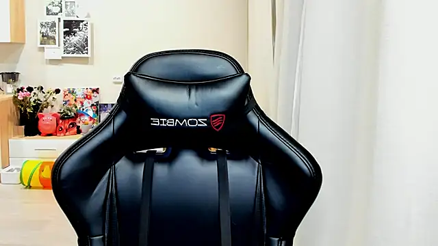 Snapshot of Sm0ly chatting on October 25, 2025, 1:35 am Sm0ly online show from October 25, 2025, 1:35 am