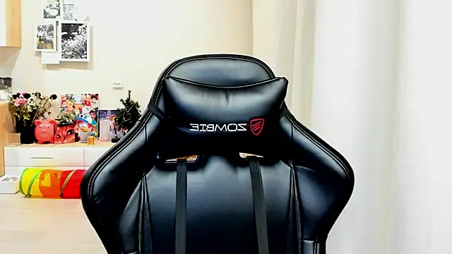 Snapshot of Sm0ly chatting on October 27, 2025, 12:47 am Sm0ly online show from October 27, 2025, 12:47 am