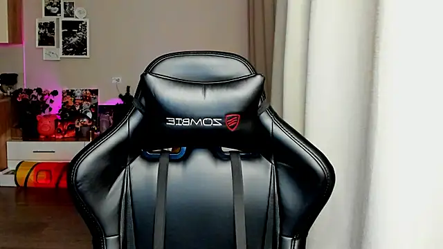 Snapshot of Sm0ly chatting on October 29, 2025, 1:52 am Sm0ly online show from October 29, 2025, 1:52 am