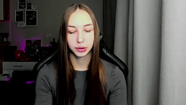 Snapshot of Sm0ly chatting on November 24, 2025, 2:22 am Sm0ly online show from November 24, 2025, 2:22 am