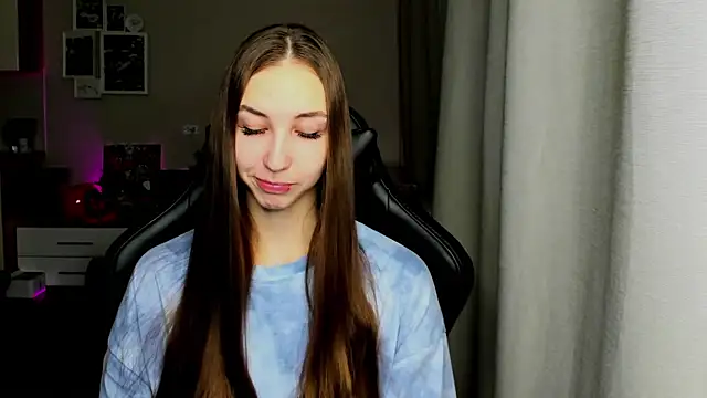 Snapshot of Sm0ly chatting on December 4, 2025, 2:54 am Sm0ly online show from December 4, 2025, 2:54 am