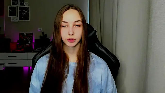 Sm0ly online show from May 24, 2026, 6:51 am