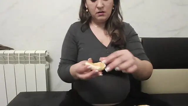 milfmomxx online show from January 11, 2025, 8:21 pm