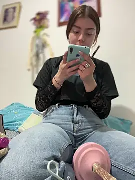 Snapshot of Cloew_Marz chatting on April 10, 2026, 4:33 pm Cloew Marz online show from April 10, 2026, 4:33 pm