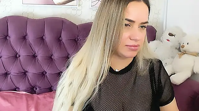 Snapshot of MilenaMiler_X chatting on January 27, 2025, 10:49 am MilenaMiler X online show from January 27, 2025, 10:49 am