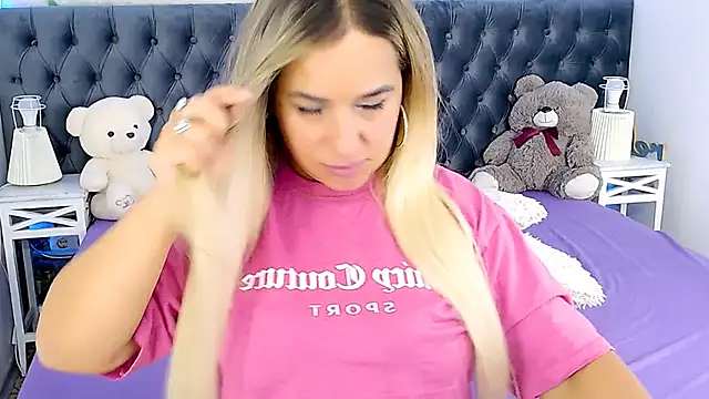 Snapshot of MilenaMiler_X chatting on September 24, 2025, 7:17 pm MilenaMiler X online show from September 24, 2025, 7:17 pm