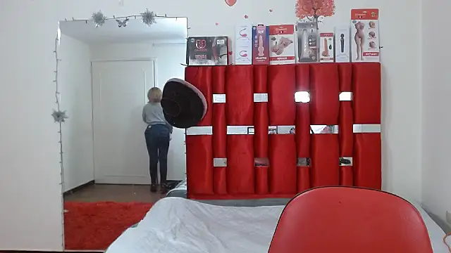 Snapshot of krystal_thomson chatting on October 6, 2025, 4:04 pm krystal thomson online show from October 6, 2025, 4:04 pm