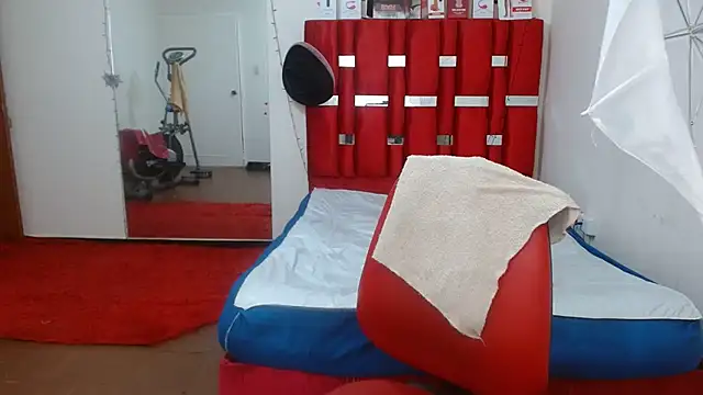 Snapshot of krystal_thomson chatting on November 10, 2025, 4:17 pm krystal thomson online show from November 10, 2025, 4:17 pm