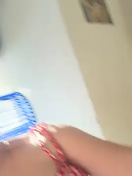 Mia foxx  online show from November 14, 2025, 9:02 pm