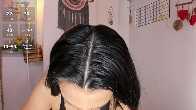 anaruiz  online show from December 14, 2025, 3:28 pm