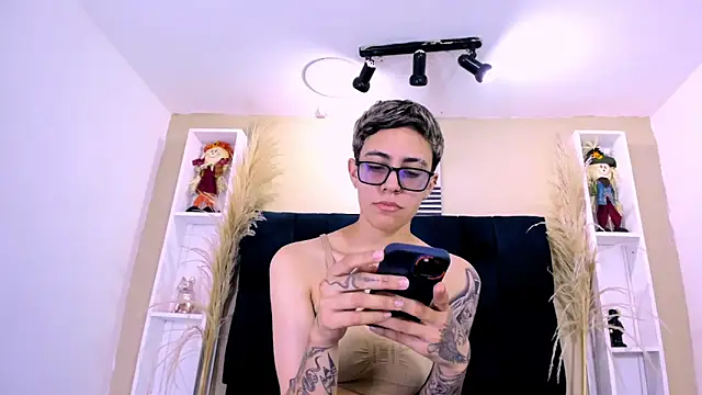 Cutie Shy  online show from February 11, 2026, 5:51 pm