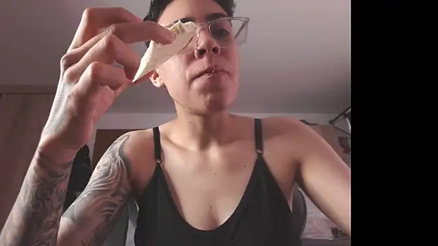 Cutie Shy  online show from March 27, 2026, 2:50 pm