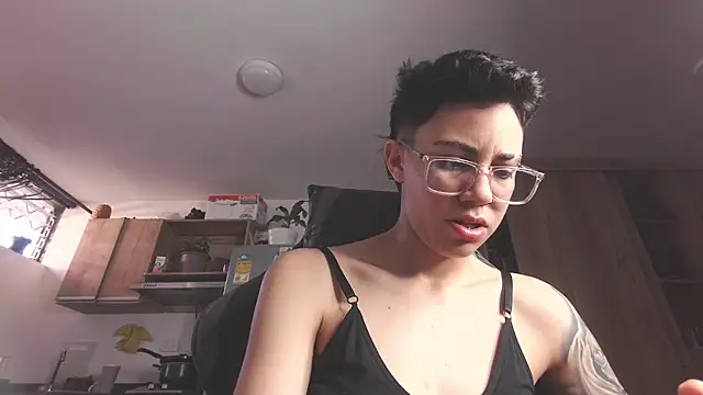 Cutie Shy  online show from June 1, 2026, 12:51 pm