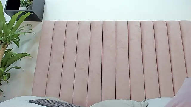 camila  herrera online show from February 6, 2025, 9:11 am