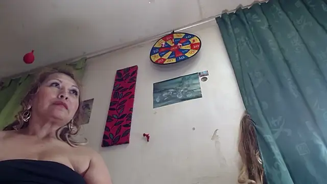 Snapshot of Kazsandraa chatting on March 8, 2026, 2:10 pm Kazsandraa online show from March 8, 2026, 2:10 pm