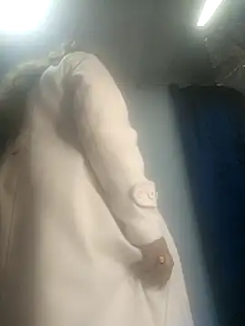 Snapshot of Kazsandraa chatting on April 2, 2026, 4:10 am Kazsandraa online show from April 2, 2026, 4:10 am