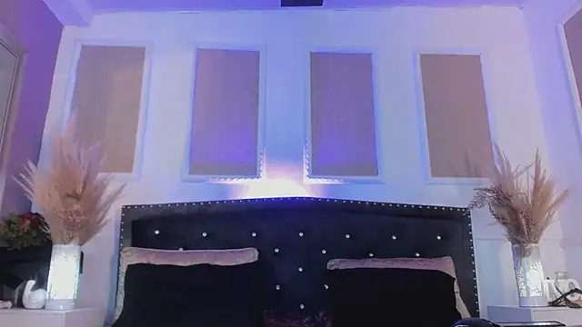 Snapshot of queen_satin chatting on March 15, 2025, 9:09 am queen satin online show from March 15, 2025, 9:09 am