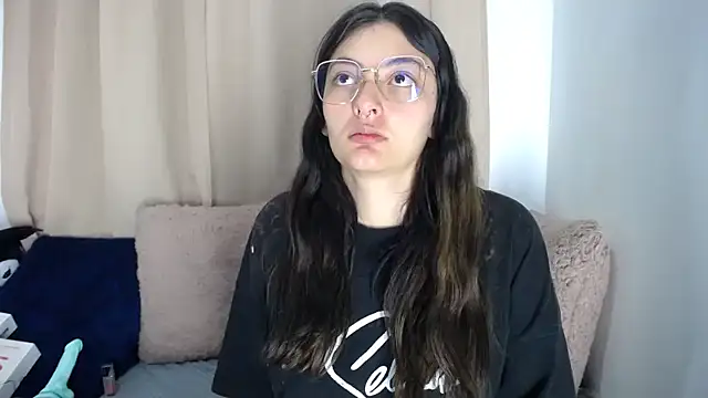 lessliee22  online show from April 4, 2026, 7:50 am