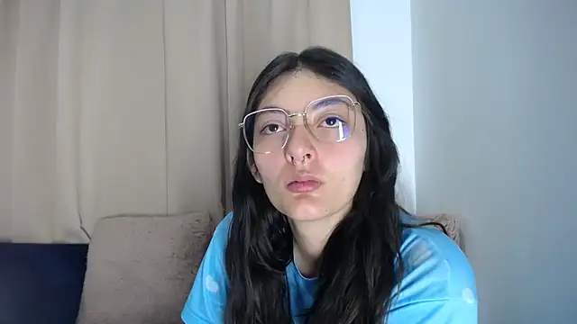 lessliee22  online show from April 11, 2026, 7:24 am