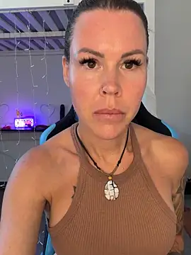 Snapshot of Lara_Bergmann chatting on June 1, 2026, 8:49 am Lara Bergmann online show from June 1, 2026, 8:49 am