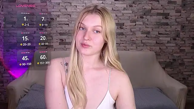 EmiliaDuchess online show from April 29, 2026, 5:52 pm