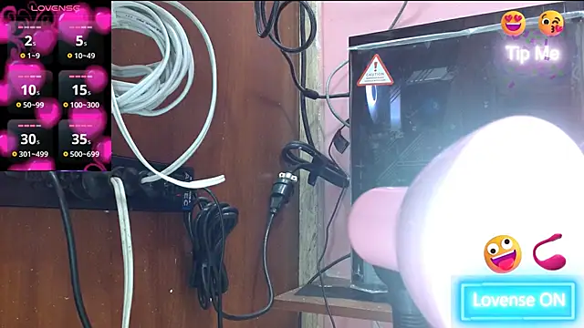 escarlett hott online show from September 13, 2025, 2:55 am