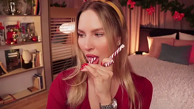 Snapshot of AnnLevine chatting on December 24, 2024, 6:00 am AnnLevine online show from December 24, 2024, 6:00 am