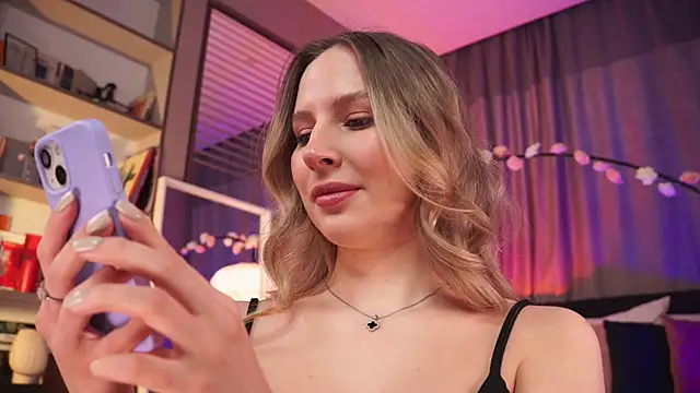 Snapshot of AnnLevine chatting on March 8, 2025, 6:10 am AnnLevine online show from March 8, 2025, 6:10 am