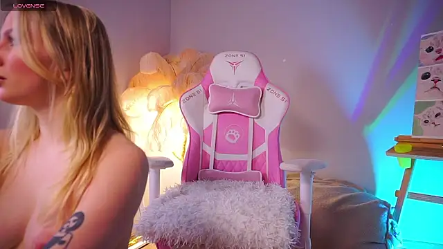 Snapshot of AnnLevine chatting on February 5, 2026, 1:27 pm AnnLevine online show from February 5, 2026, 1:27 pm