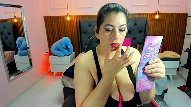 Snapshot of MEYLAGIA chatting on February 5, 2026, 3:11 am MEYLAGIA online show from February 5, 2026, 3:11 am