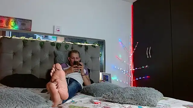 parejacaliente20154 online show from December 30, 2024, 12:09 pm